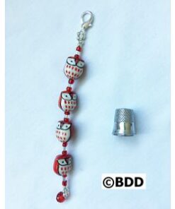 Red skull bead charm stitch marker with thimble