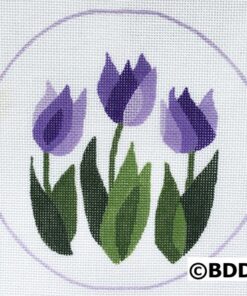 A purple flower is in the middle of a circle.