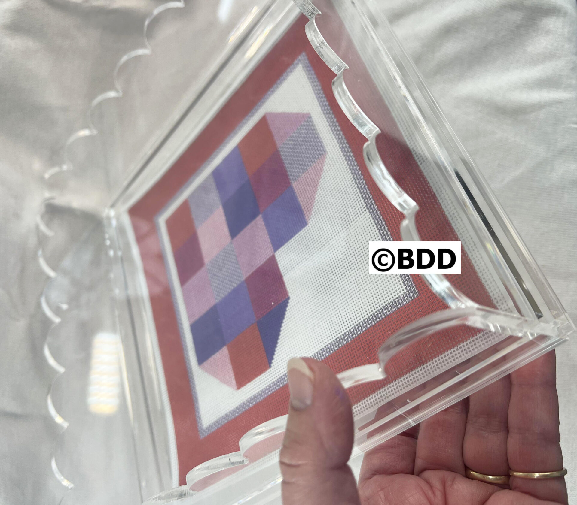 Bettys Heart with scalloped acrylic tray, fibers, stitchguide - Image 4